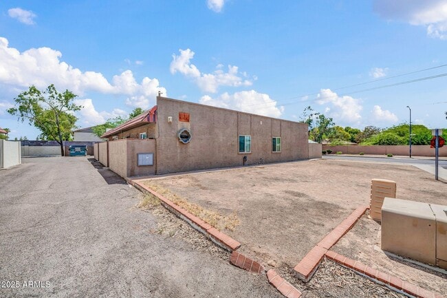 Building Photo - 2701 E Tierra Buena Ln