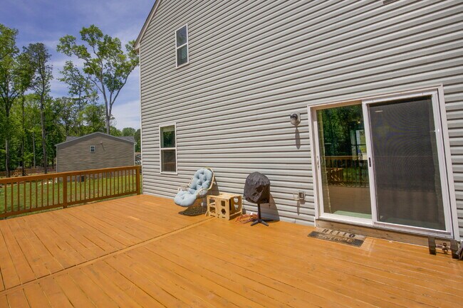Building Photo - "Charming 3-Bed Oasis with 2.5 Baths on Century Lane, Cameron – Spacious 1744 sq. ft. Retreat!"