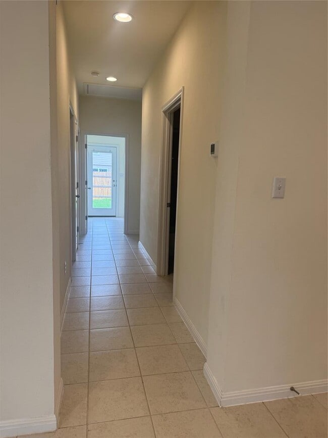 Building Photo - 209 Driftwood Ln