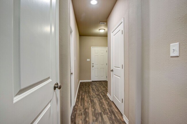 Building Photo - Available August 2026! Beautiful 3 Bed/3.5...