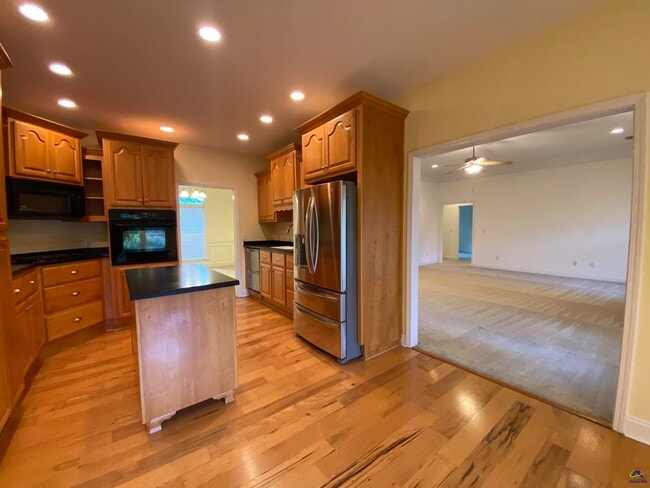 Building Photo - 408 Stathams Way