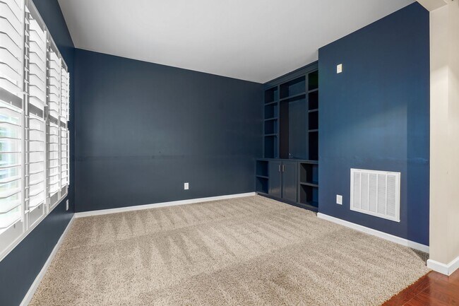 Building Photo - 2040 Towering Oaks Drive