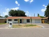 Building Photo - Sunny & Stylish Mission Home!