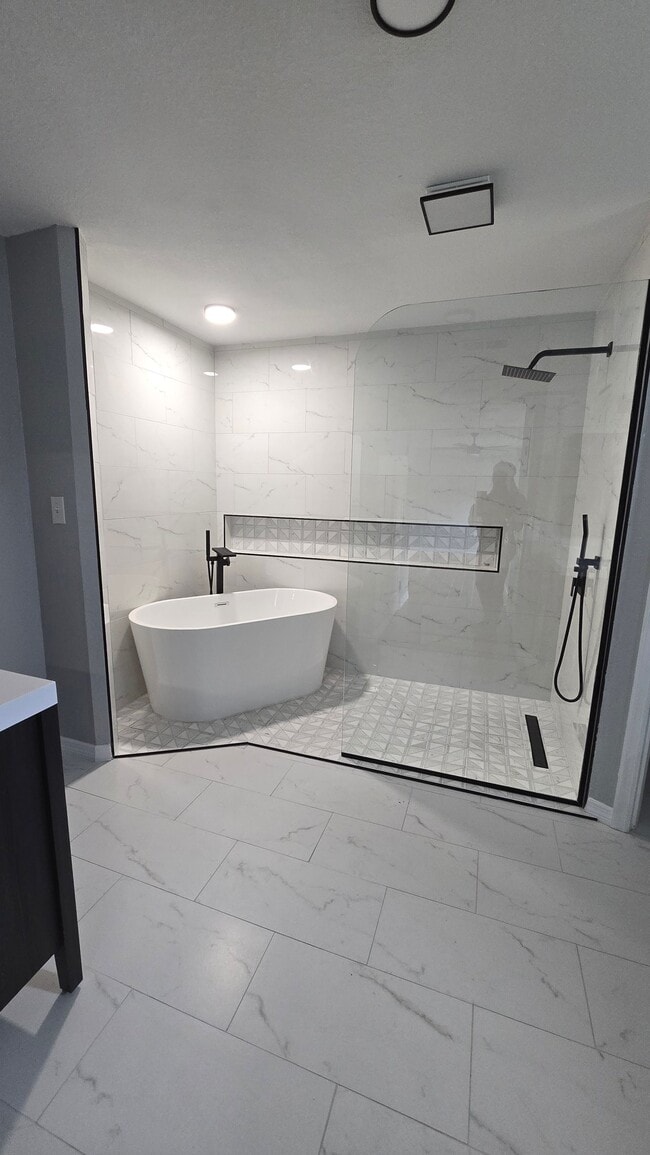 Building Photo - 7704 Canterbury Cir