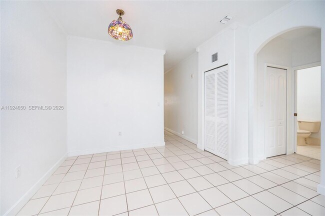 Building Photo - 1535 SE 26th St