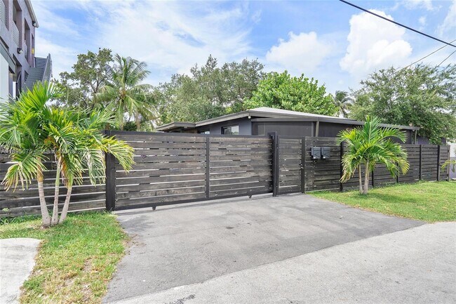 Building Photo - 100 NE 71st St