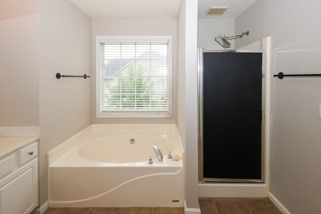 Building Photo - 2895 Haynes Club Cir SW