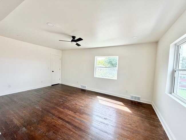 Building Photo - 3036 S Hegry Cir