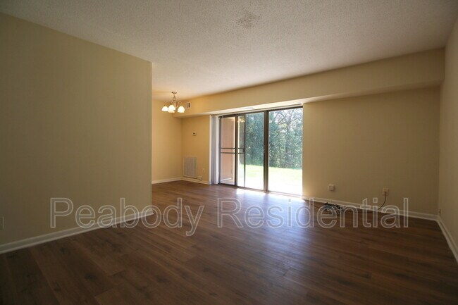 Building Photo - 11615 Stoneview Square