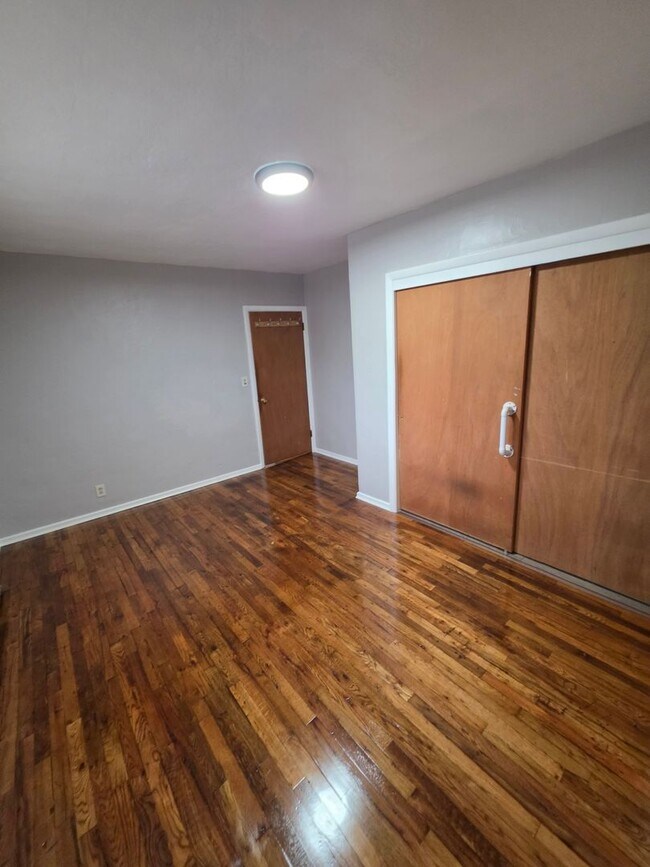 Building Photo - 149 Willard St