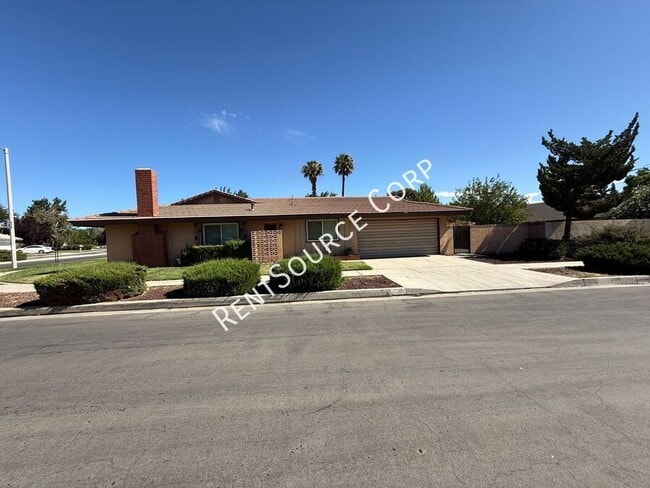 Building Photo - 39642 Country Club Dr