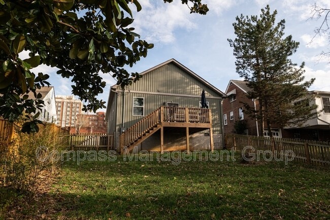 Building Photo - 933 E Churchwell Ave