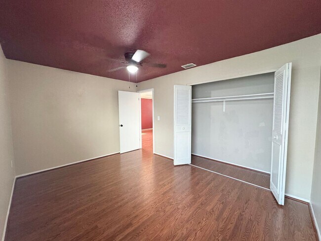 Building Photo - Lake Buckeye Condo