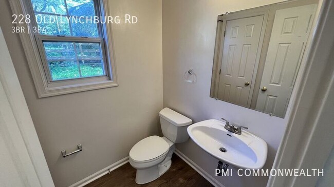 Building Photo - "Charming 3-Bed Home on Old Lynchburg Rd: ...