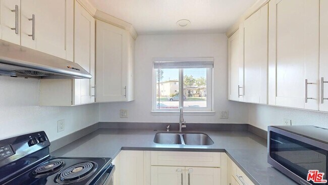 Building Photo - 2129 Monroe St