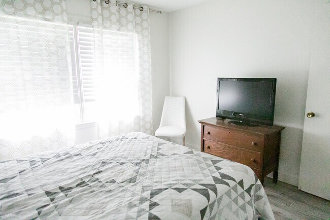 Building Photo - 509 Rivera Dr