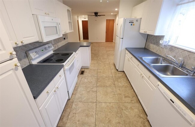 Building Photo - 248 Philadelphia Blvd