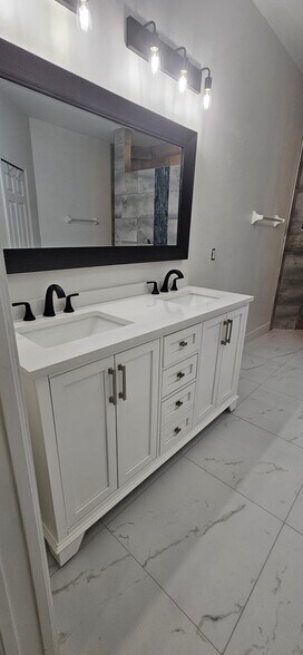 Building Photo - 2851 SW 49th Ter