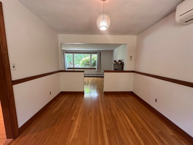 Building Photo - 10 Cedar Ridge Dr