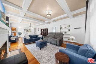 Building Photo - 2005 Beachwood Dr