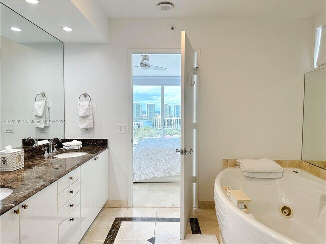 Building Photo - 17555 Collins Ave