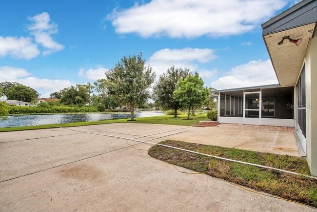 Building Photo - 1143 E Fowler Dr