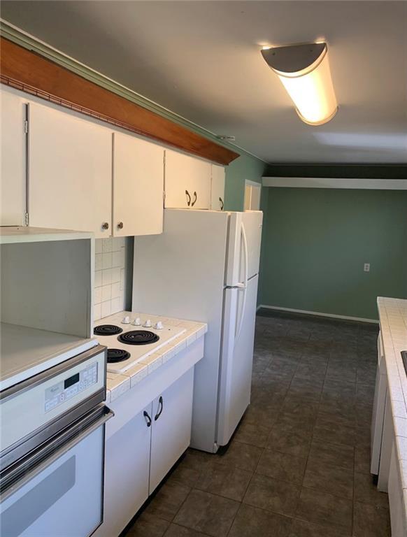Building Photo - 1246 N Oak Ave