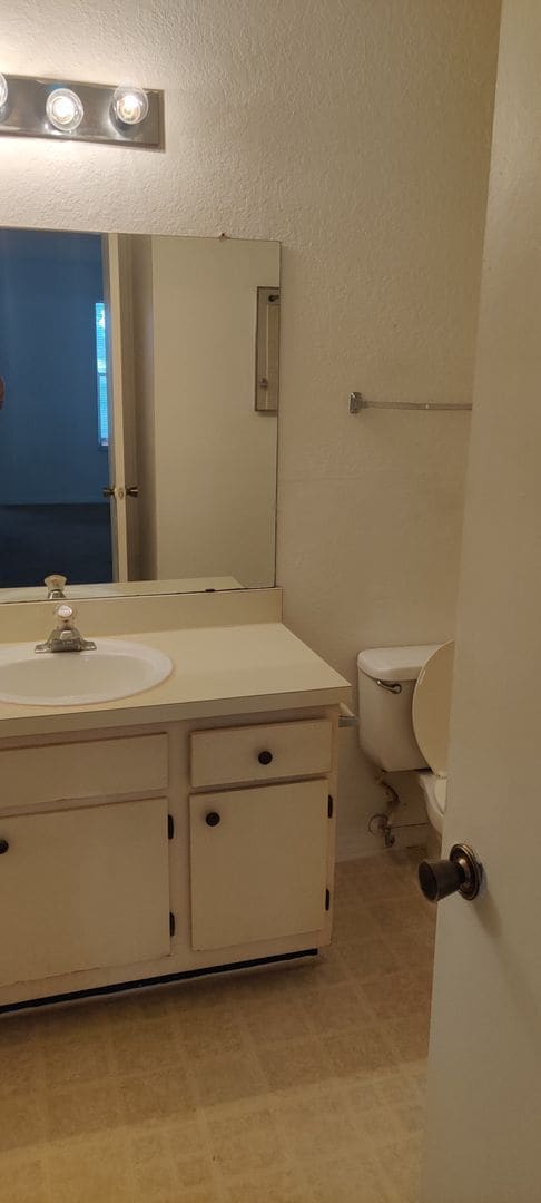 Building Photo - Venetian place two bedroom Condo