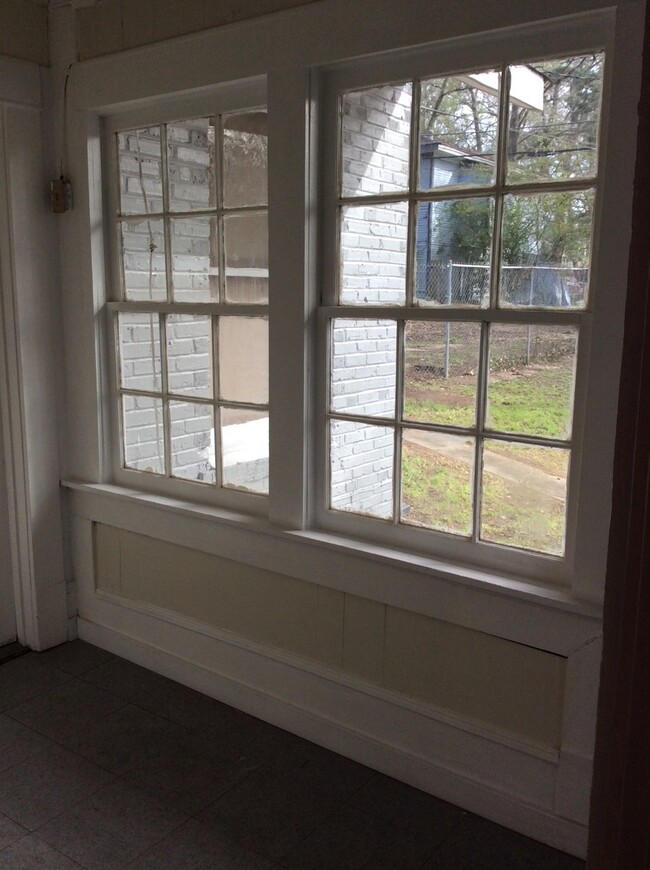 Building Photo - 3 bedroom 1 bath in the Highland's Histori...