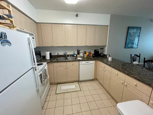 Building Photo - 512 N McClurg Ct