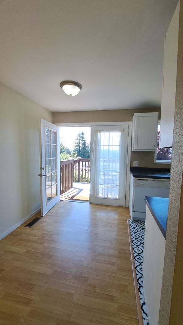 Building Photo - 2 Bedroom 1 Bath Duplex