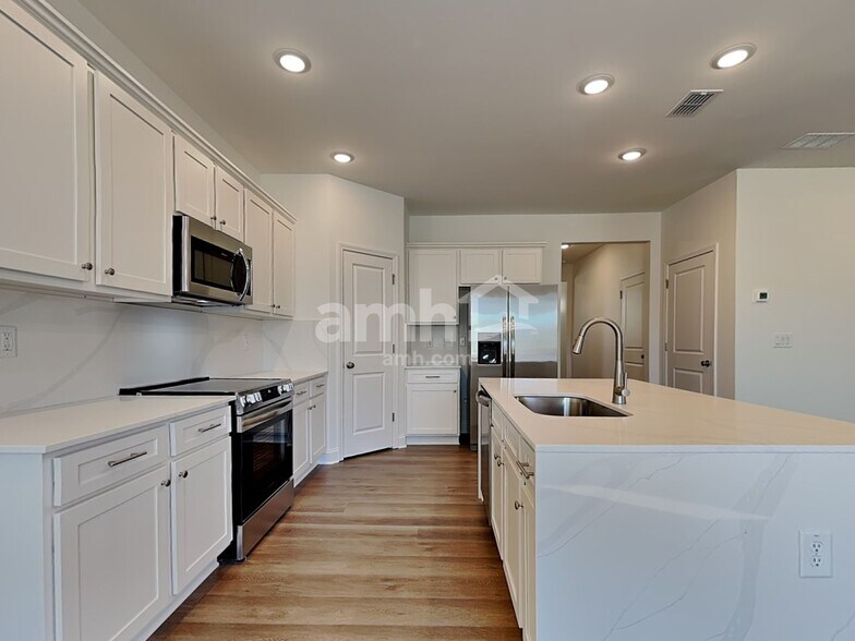 Building Photo - 1515 Soapstone Rd