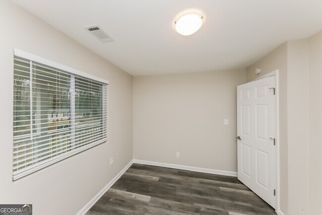 Building Photo - 3539 Meadowview Dr