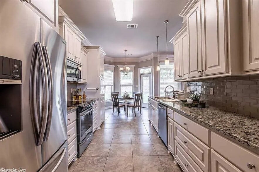 Building Photo - 9309 Meadow Gardens Cir