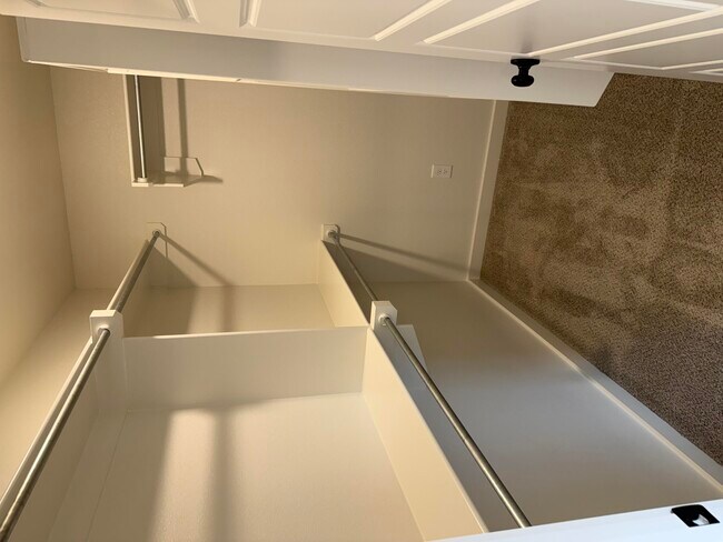 Building Photo - 1305 N Chicago Ave