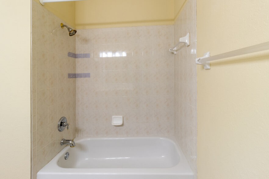 3rd level bath - 3409 10th Ln W