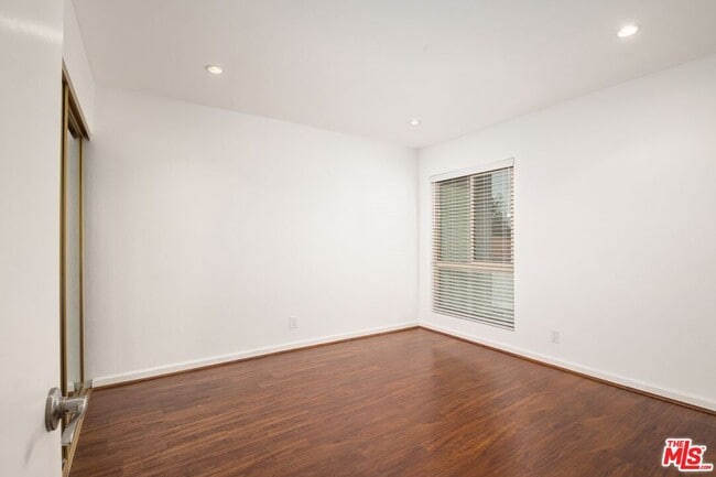 Building Photo - 4732 Park Granada