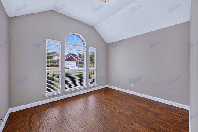 Building Photo - 9917 Channing Rd