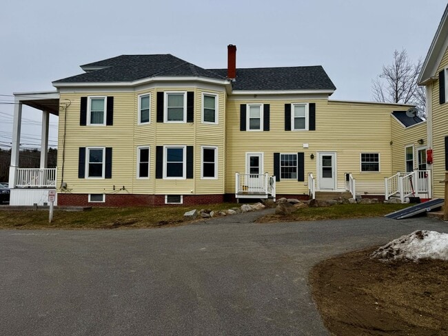 Building Photo - Well maintained inside and out