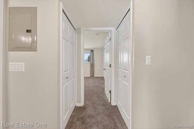 Building Photo - 874 N Main St