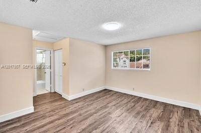 Building Photo - 1395 Cottonwood Cir