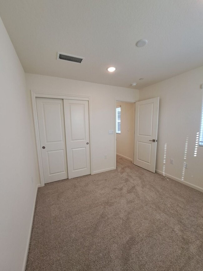 Building Photo - Beautiful 3-Bedroom Home in Gated Clovis Community!