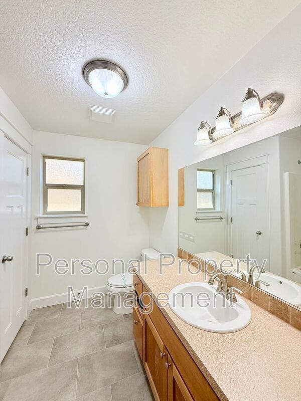 Building Photo - 3368 NW 47th Dr