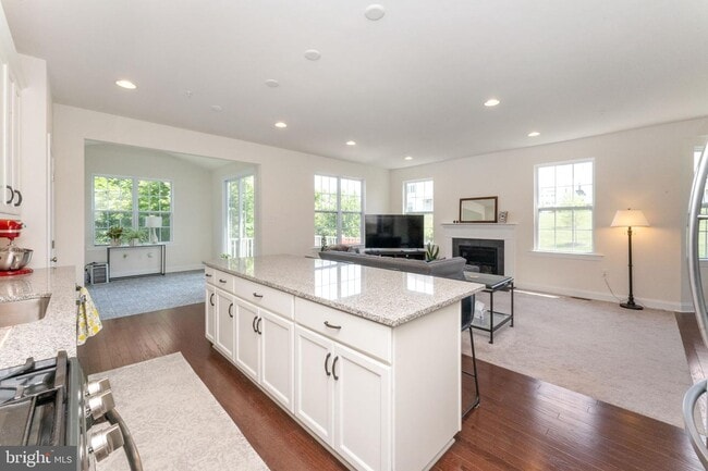 Building Photo - 148 Woodwinds Dr