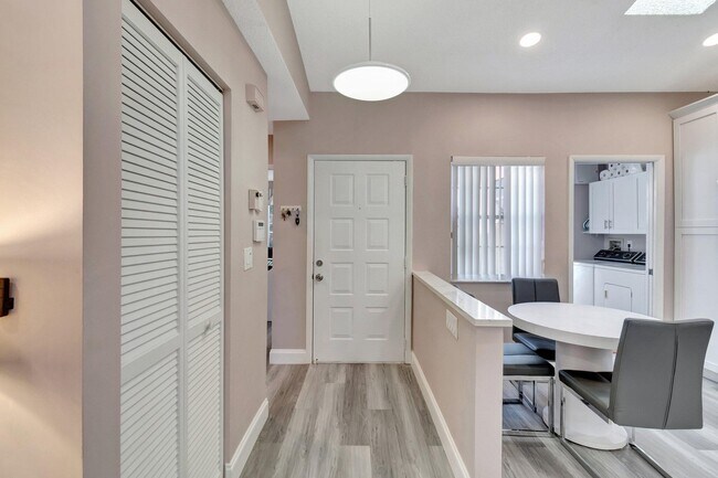 Building Photo - 6100 Waldwick Cir