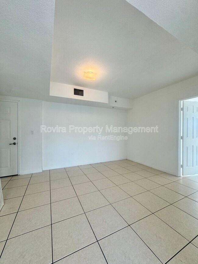 Building Photo - 498 SW 6th St