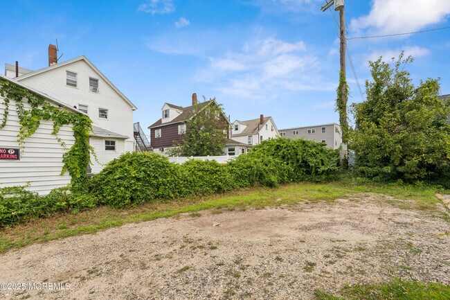 Building Photo - 113 12th Ave