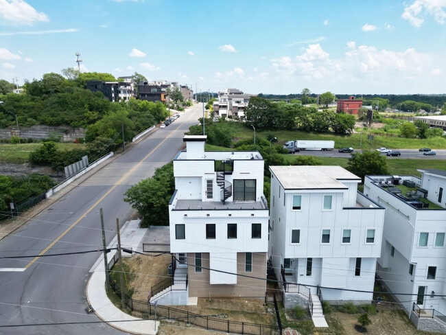 Building Photo - 48 Fern Ave