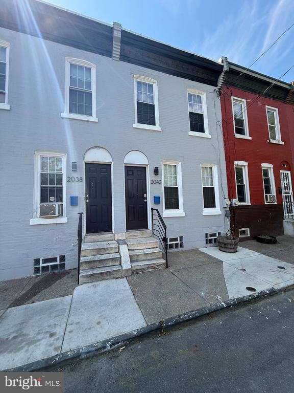 Building Photo - 2040 N Darien St