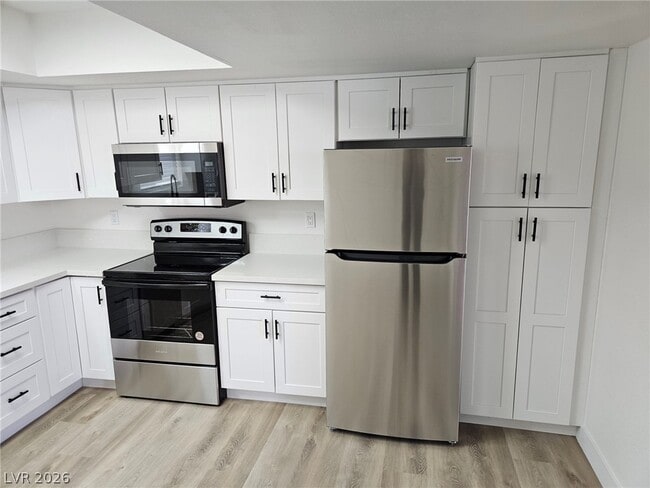 Building Photo - 1083 E Calvada Blvd